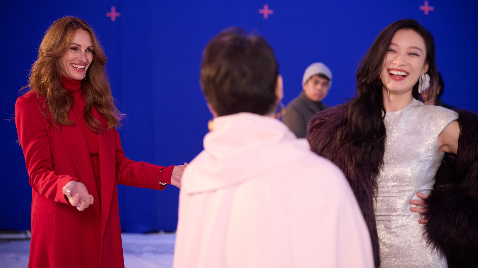 Julia Roberts shares a laugh with the crew during the shoot.
